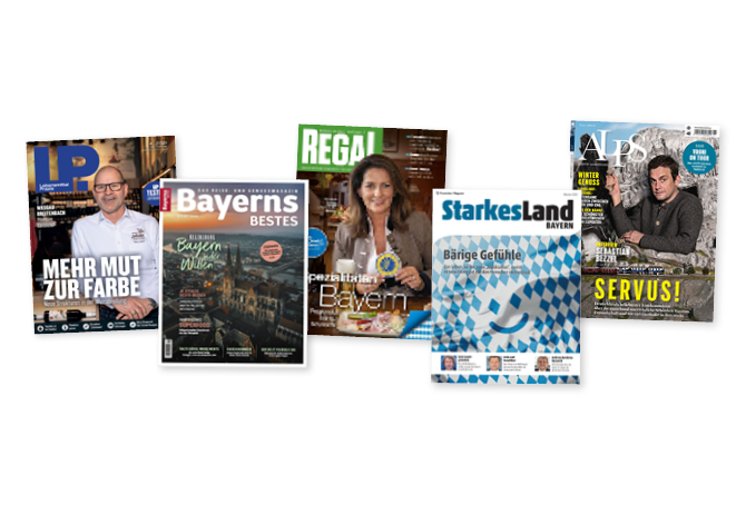 Mehrere Zeitschriften liegen nebeneinander.